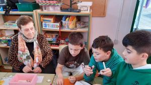 Lecciones de vida sin límite de edad, con grandes y pequeños compartiendo experiencia en Siero: 