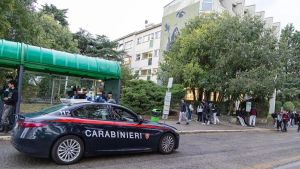 Imola, minacce nelle chat degli studenti. Controlli davanti alle scuole