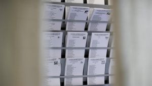 El pleno del TC verá con urgencia el recurso del Defensor del Pueblo contra la suspensión del voto de los nacionalizados con la 'ley de nietos'