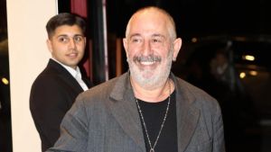 Cem Yılmaz: “Hayret! Karşılaştığım herkeste o ‘şey’den iki tane var”