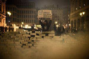 La violenza delle rivolte non nasce dal nulla
