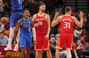 NBA: Bogdanov debi u senci Durenta, devet trojki Edvardsa, istorija na meču Lejkersa i sjajni Rajakovićev Toronto (VIDEO)