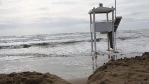 La prima mareggiata d’autunno colpisce le spiagge di Jesolo e Caorle