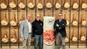 Riccardi a San Daniele: «Nessun divieto per prosciutto e carne di maiale nelle mense scolastiche»