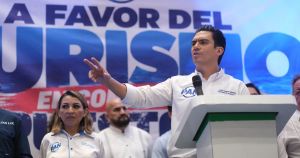 Corren a panistas de plantón