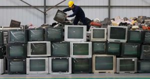 Brasil gera 2,4 milhões de toneladas de lixo eletrônico por ano