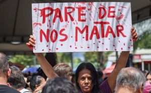 Mulheres, mães e crianças: o projeto de violência e exclusão de Flávio Bolsonaro
