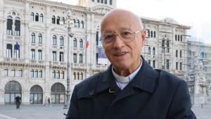 L’ultima messa di don Gamberoni: dopo 56 anni lascia Trieste