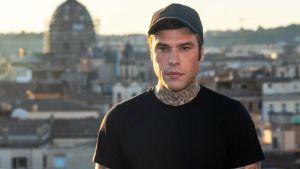 Chiedono un selfie a Fedez fuori da un locale, aggrediti 4 ragazzi padovani
