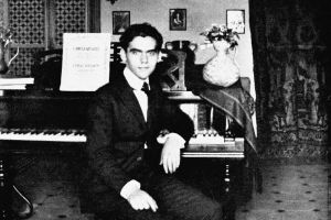 A Lorca lo mató la otra derecha, no la nuestra y Podemos se hace falangista