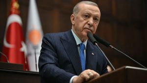 Aynayı kırdırmayan lider