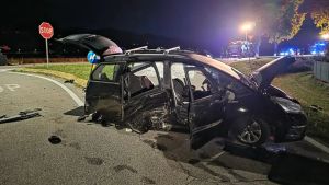 Carambola tra 3 auto, una persona intrappolata tra le lamiere ad Asolo