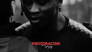 Insulto razzista in campo. Una squadra dice basta. Ma arriva la stangata: 