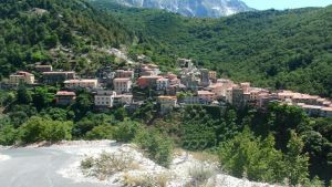La città del lardo tra black out e disagi: “A Colonnata case senza luce e negozi senza pos”. Una petizione, poi scatta l’esposto