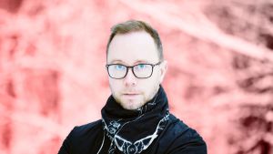 Allt känns dystert – kanske kan vi lära av AI och fjäska lite mer