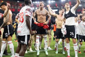 Estudiantes reach Copa Libertadores final after win on penalties