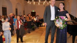 Klavier-Torte und stehende Ovationen: So feiert Meßkirch 20 Jahre Henriette Gärtner