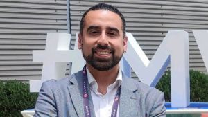 Empresa detrás del cable chino elude aclarar si financió el viaje a Shanghái de amigo de Boric