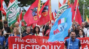 Electrolux, conti in rosso. Ultimo trimestre in perdita. A Roma incontri decisivi