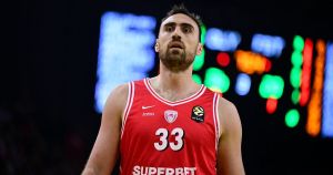 Κόλλησε στο τελευταίο τρίλεπτο ο σκληρός αλλά λειψός Ολυμπιακός