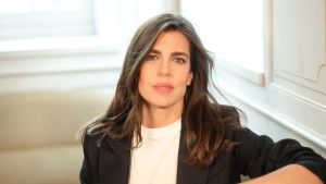 Charlotte Casiraghi: “Ho vissuto la catastrofe e non ho il mito dell’infanzia”. Nel libro ‘La crepa’ un’indagine sulle fragilità umane