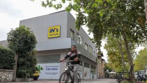 Il discount In’S di corso Italia a Gorizia finisce nel mirino dei maranza