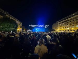 Θεσσαλονίκη: Χιλιάδες κόσμος στη συναυλία για τον Θάνο Μικρούτσικο