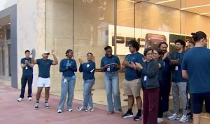 Apple's $2,000 IPhone Duo Hits Stores Worldwide As Rationed Sales Shrink Lines And Reviewers Urge Caution