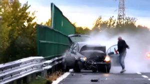 Auto prende fuoco lungo la tangenziale di Udine: traffico rallentato