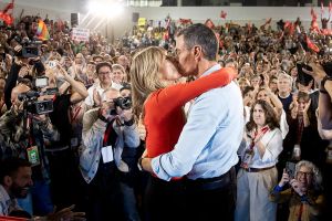 El beso de Fuenlabrada y el trampolín de La Moncloa