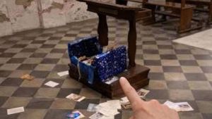 Furto alla chiesa della Misericordia di Montevarchi. Via le offerte e un portacandele