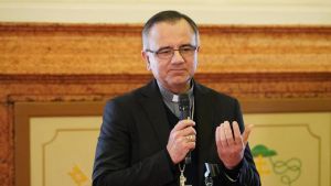 Don Erio Castellucci ospite alla rassegna ’Il Tè delle 5’