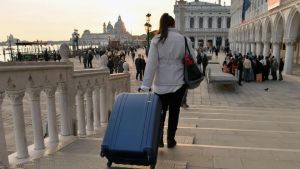 Turismo a Venezia verso un nuovo record, hotel pieni anche in autunno. Gli albergatori: «Ticket tutto l’anno»