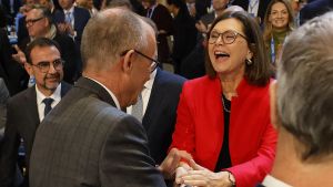 Merz besteht bei der CSU den Ilse-Aigner-Test