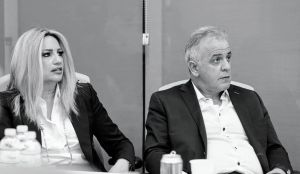Η Γεννηματά πίσω από τη Φώφη