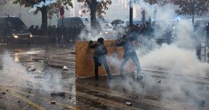 Εχθροί που ενώθηκαν έρχονται σαν τυφώνας