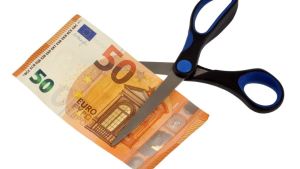 Επιδόματα: Ο «κόφτης» των… αμετάβλητων εισοδηματικών κριτηρίων