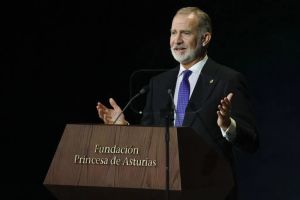 La Monarquía como refugio estético ante tanto Milei de dentro y de fuera