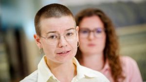 Anna skal slås ihjel i Abuds idealsamfund – alligevel vil hun give flere som ham dansk pas