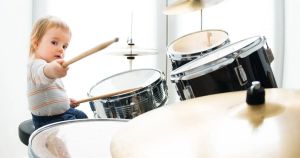 Precocious toddler drums and sings ‘Pocketful of Sunshine’ with stunning precision