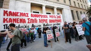 Κινητοποίηση κατά των πλειστηριασμών: Οργή και δάκρυα για την αρπαγή ακινήτων
