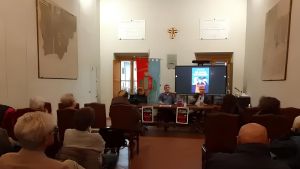 Castelfranco Piandiscò, Antonio Degl’Innocenti presenta il libro “Tre anime in cammino. Maschere, codici e note”