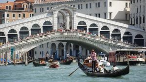 Oltre tre miliardi: ecco quanto spendono i turisti stranieri a Venezia