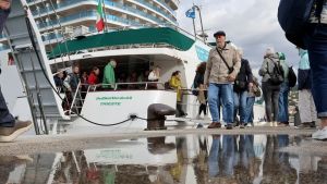 L’armatore vuole 3 milioni per il Delfino Verde a Muggia, Trieste Trasporti non ci sta: «Servizio pubblico per legge»