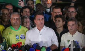 Perdeu, playboy! Aceita que dói menos