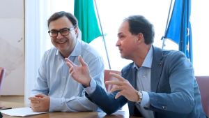 Trieste, bonus welfare da mille euro per i dipendenti comunali: aiuti per bollette, affitti e mutui