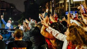 Os brasileiros derrotam a mãe de todas as guerras híbridas