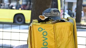 Rider derubato della bicicletta a Trieste: insegue il ladro, minacciato con un coltello ma lo fa arrestare