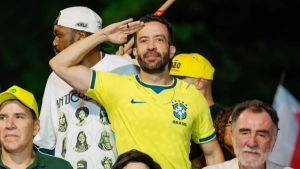 Menos Haddad e mais Janones