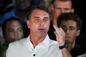 Corre assustado de Flávio apressa julgamento de seus crimes